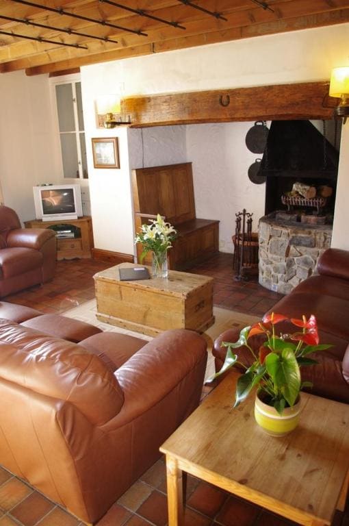 Llanerchindda Farm Guest House - Main view