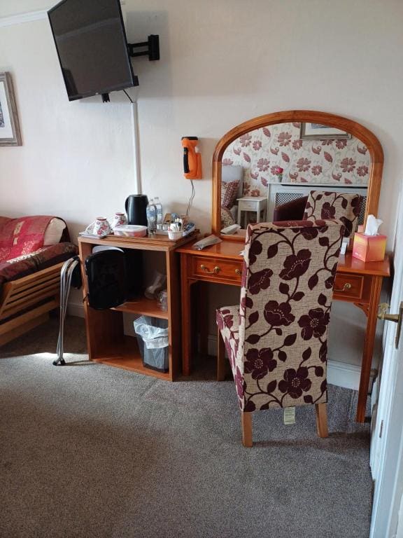 Llanwrtyd Hall B&B Angelis Holistic Retreat - View 6
