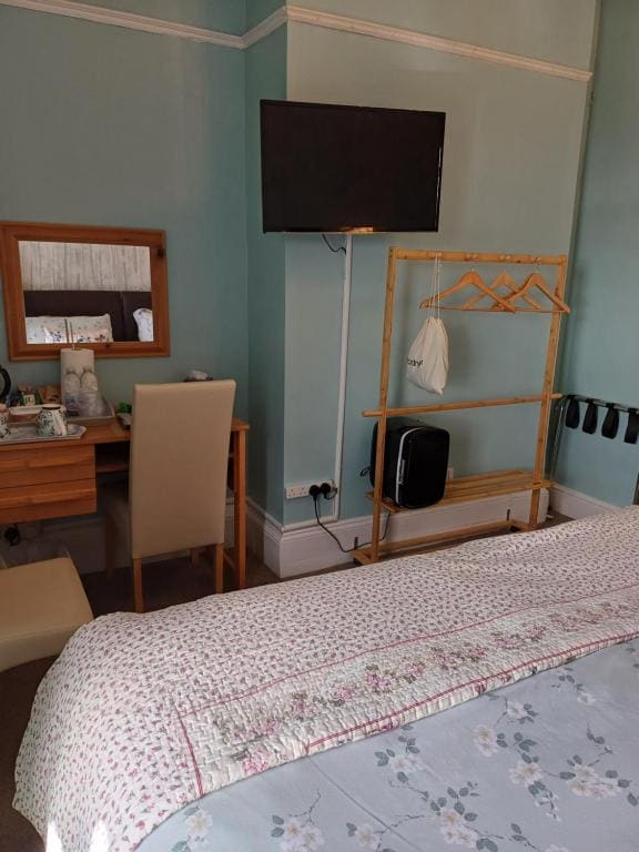 Llanwrtyd Hall B&B Angelis Holistic Retreat - View 2