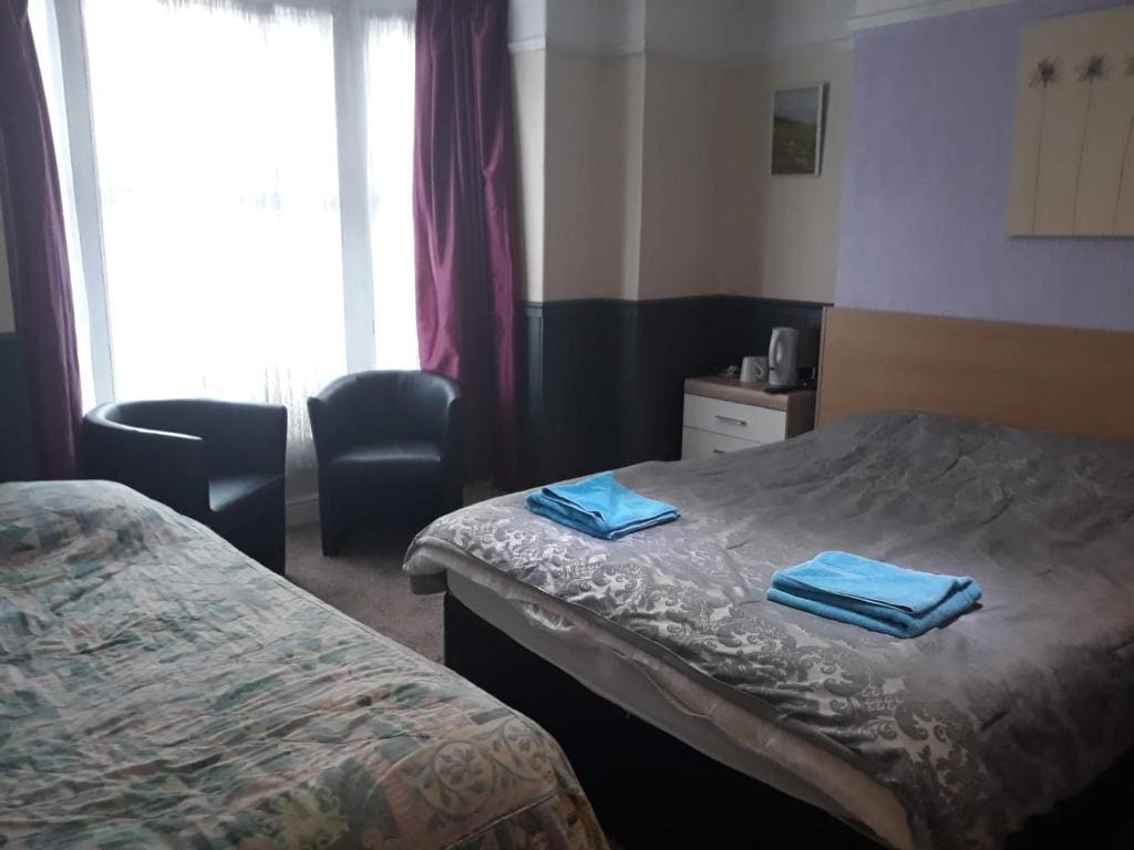 Llwynygog Guest House - View 7