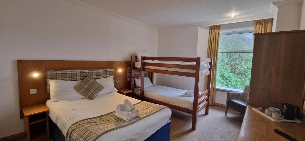 Loch Long Hotel - View 3
