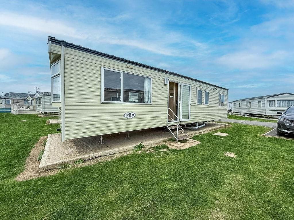 Lovely 8 Berth Caravan At St Osyth Beach Holiday Park - Main view