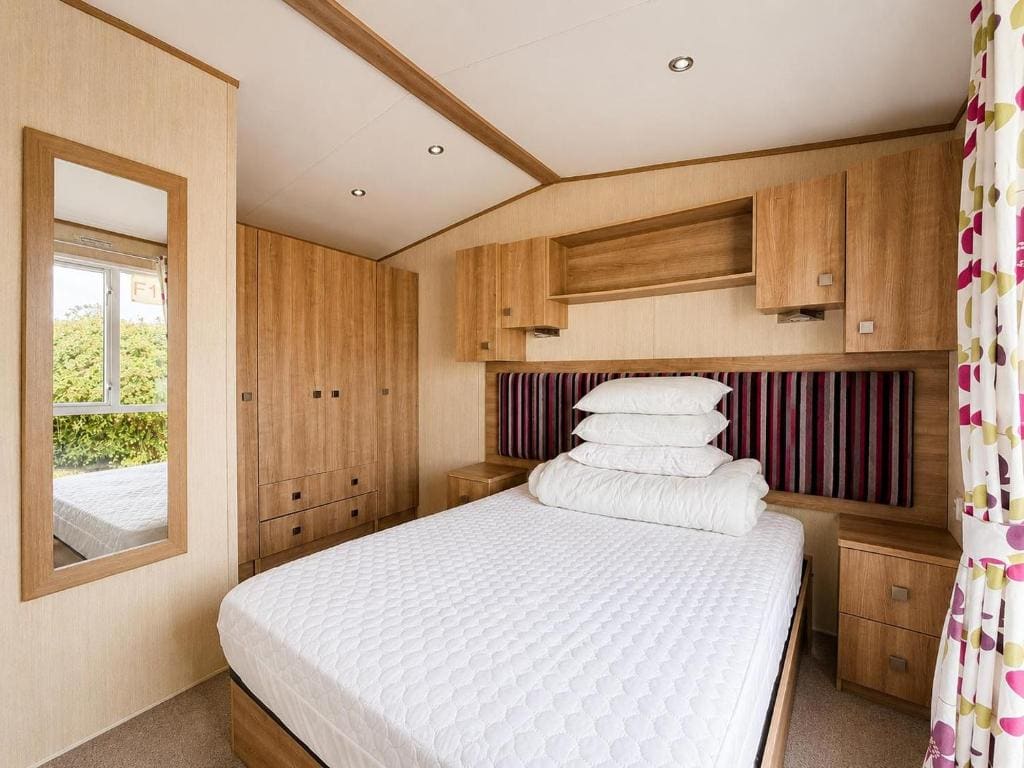 Lovely Caravan With At Steeple Bay Park, Essex Ref 36016F - View 6