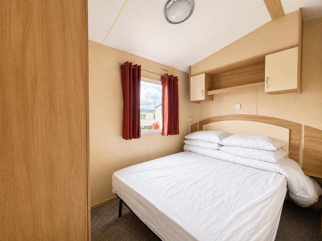 Lovely Dog Friendly Caravan At Sunnydale Lincolnshire - View 2