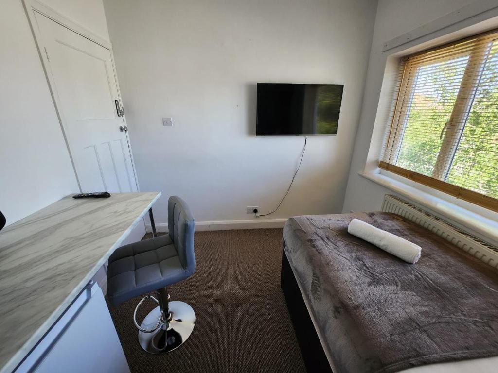 Solihull Shared House - View 6