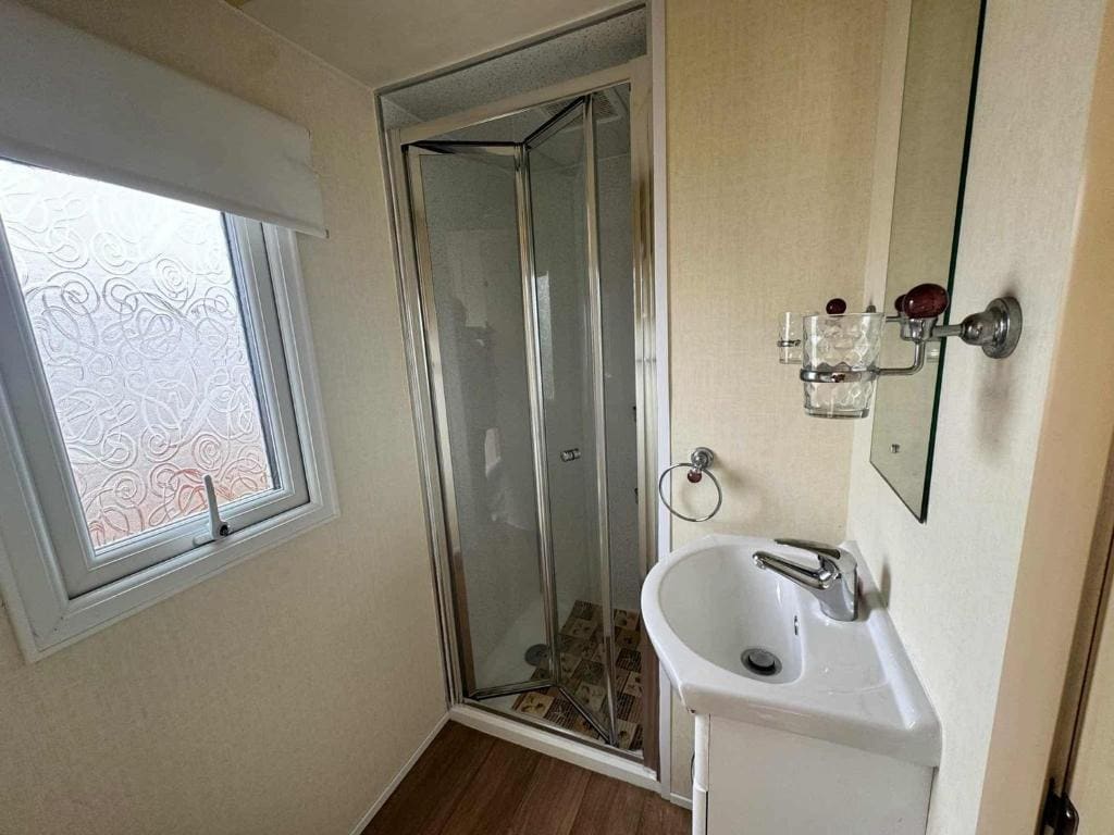 S374 3 bed CARAVAN oN THE GOLDEN PALM PET friendly - View 7
