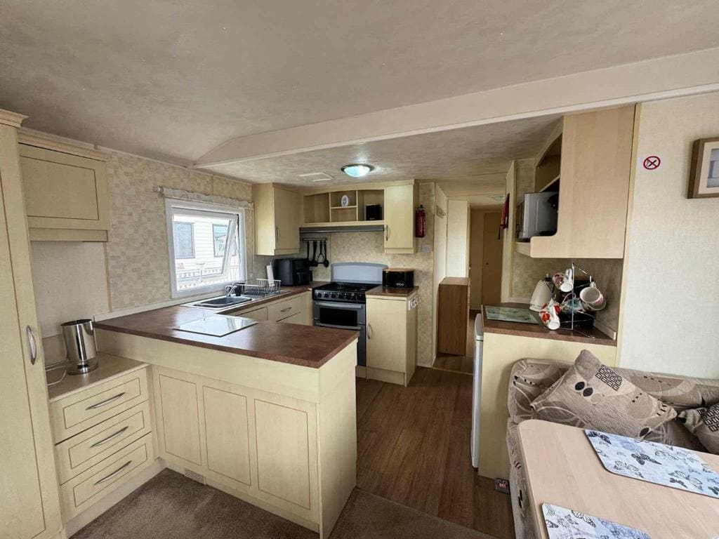 S374 3 bed CARAVAN oN THE GOLDEN PALM PET friendly - View 5