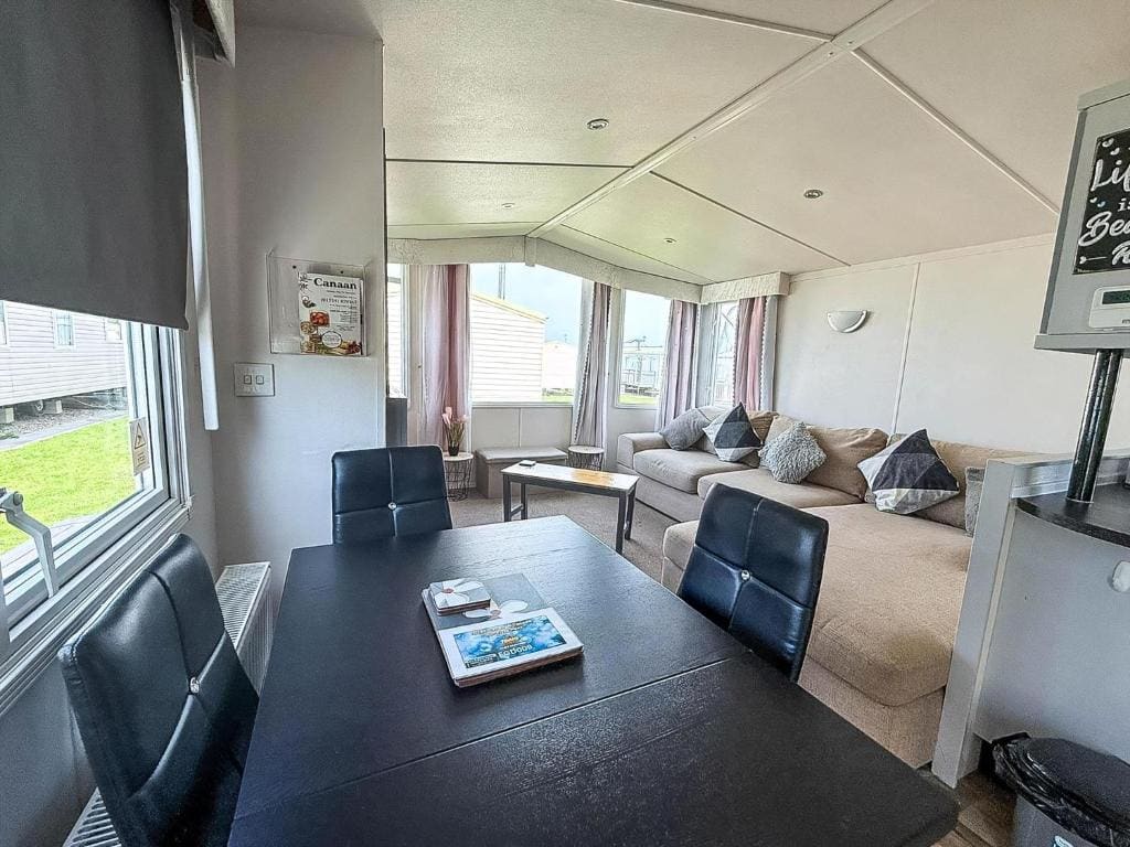 Modern Caravan At Fantasy Island Skegness - View 5