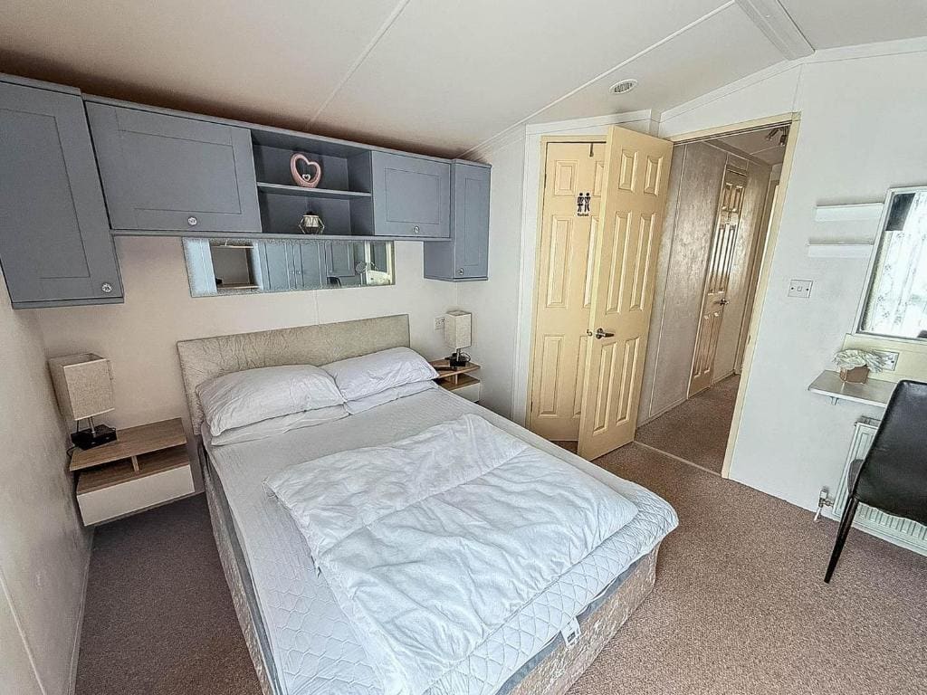 Modern Caravan At Fantasy Island Skegness - View 2