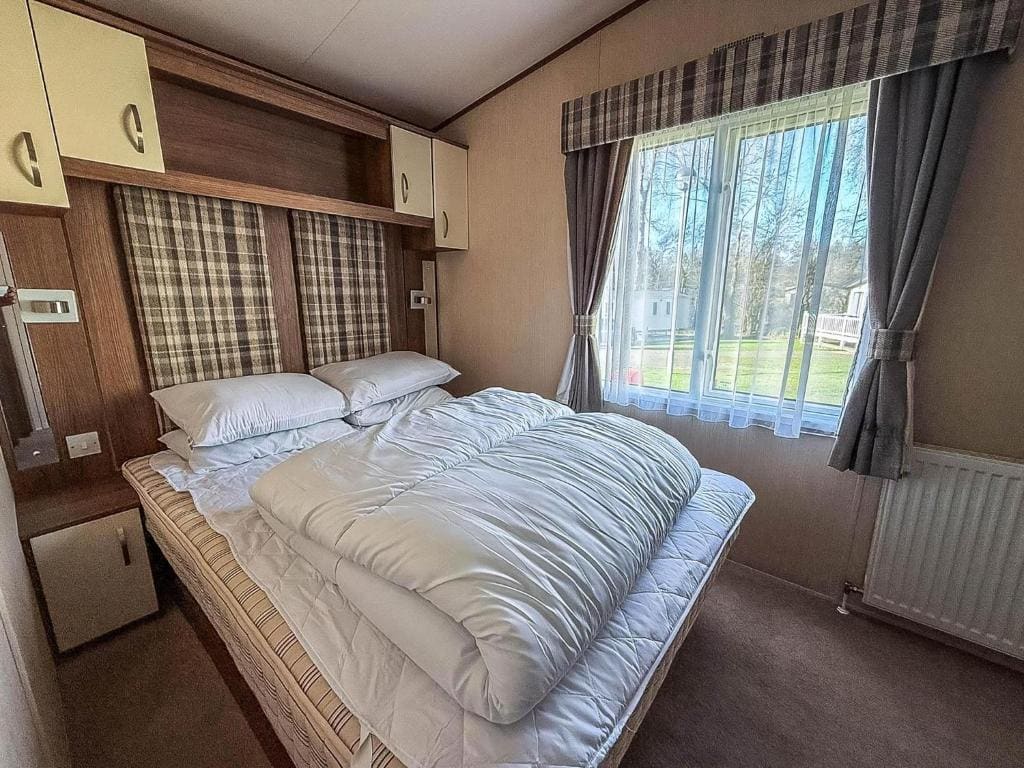 Modern Caravan At Haven Hopton-On-Sea - View 2