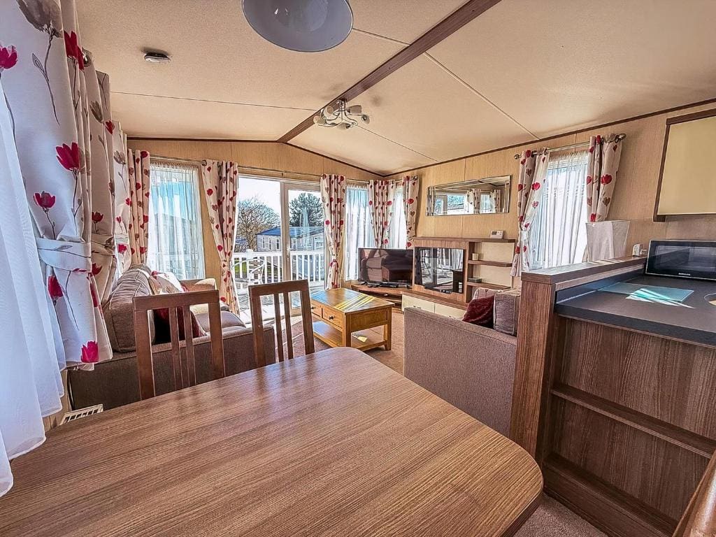 Modern Caravan At Haven Hopton-On-Sea - View 7