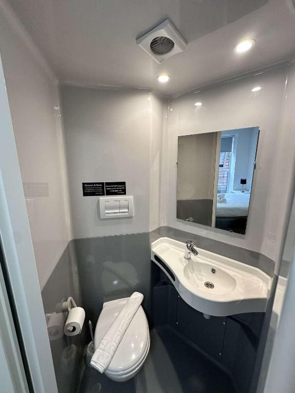 Cosy Budget En-suites, Optional Kitchen, Liverpool - View 6