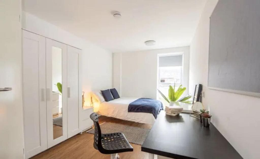 Cosy Budget En-suites, Optional Kitchen, Liverpool - View 2