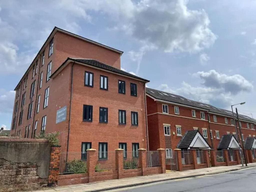Cosy Budget En-suites, Optional Kitchen, Liverpool - View 4