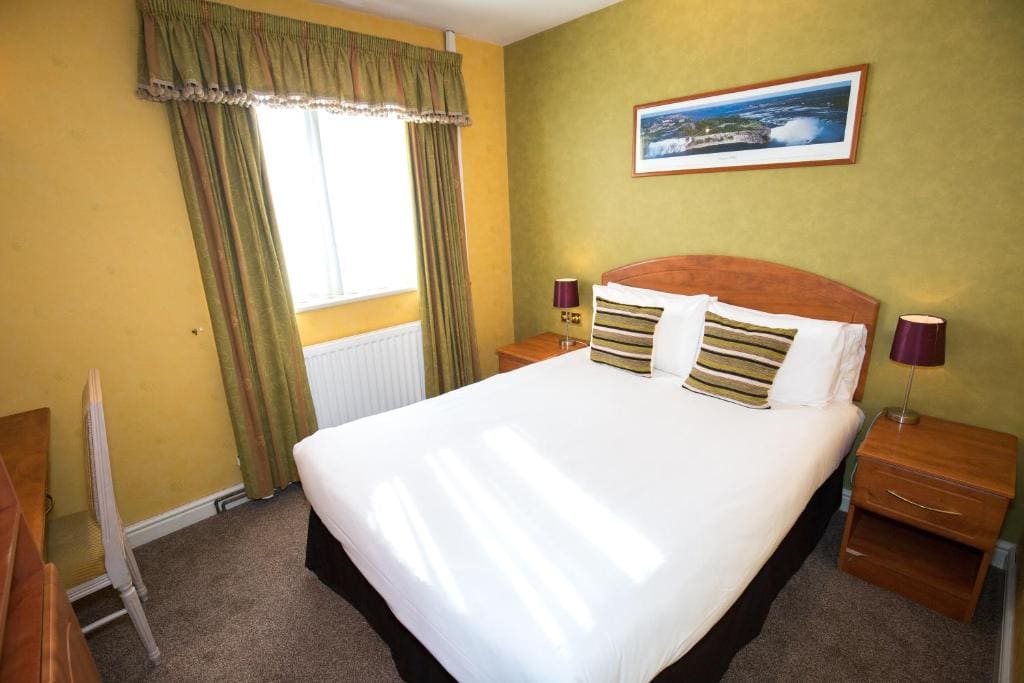 The Peacock Townhouse Hotel Kenilworth - Warwick - View 2