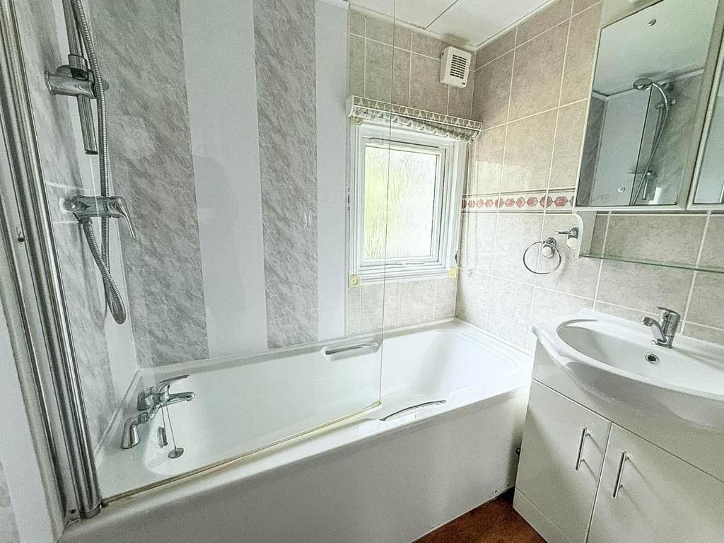 Pet Friendly Luxury Lodge Suffolk - View 7