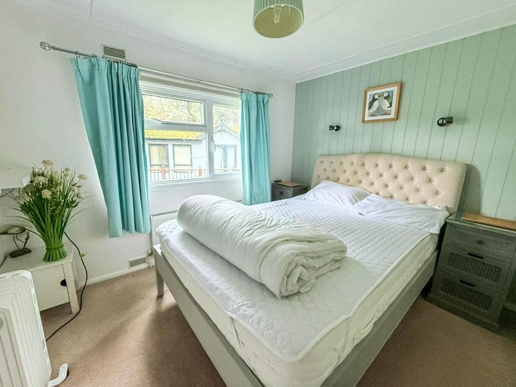 Pet Friendly Luxury Lodge Suffolk - View 2