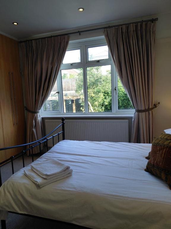 Quiet Professional Room - View 6