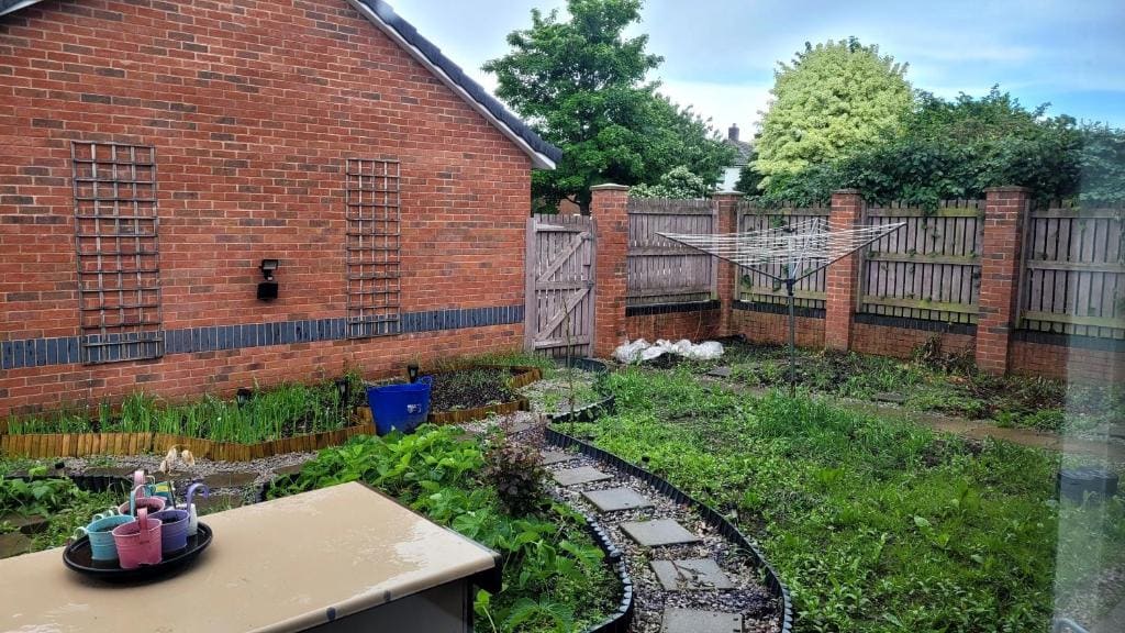 En-suite Room with Super King Bed, Free Wifi, Parking - View 2