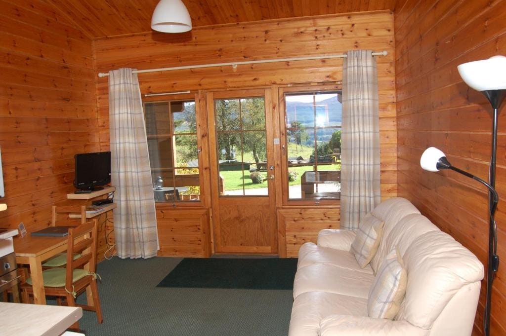 Cosy & compact Rowan Lodge no4 - View 3