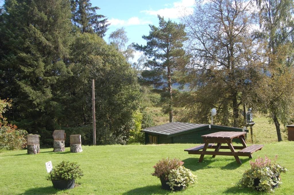 Cosy & compact Rowan Lodge no4 - View 4