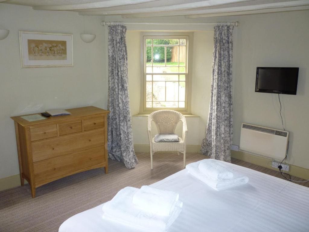 Royal Oak Inn - View 6