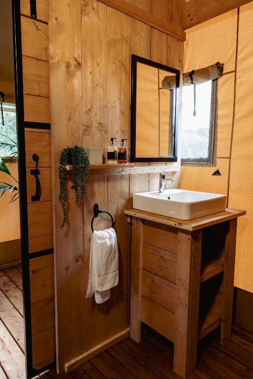 Seven Hills Hideaway - One Bedroom - View 4