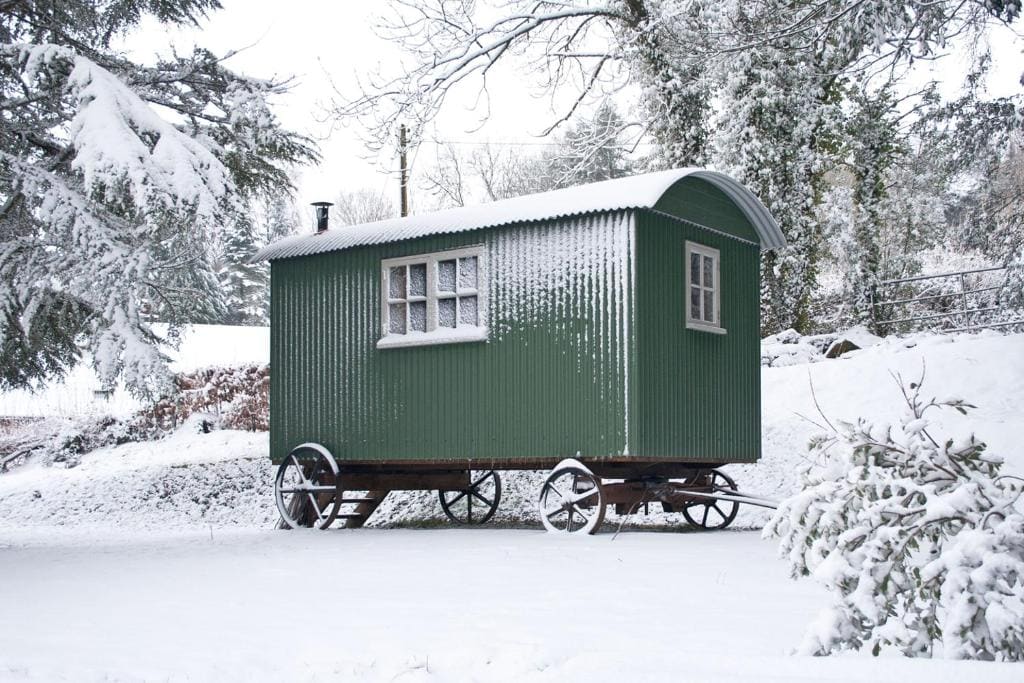 Shepherd's Hut at High Gardens - Main view