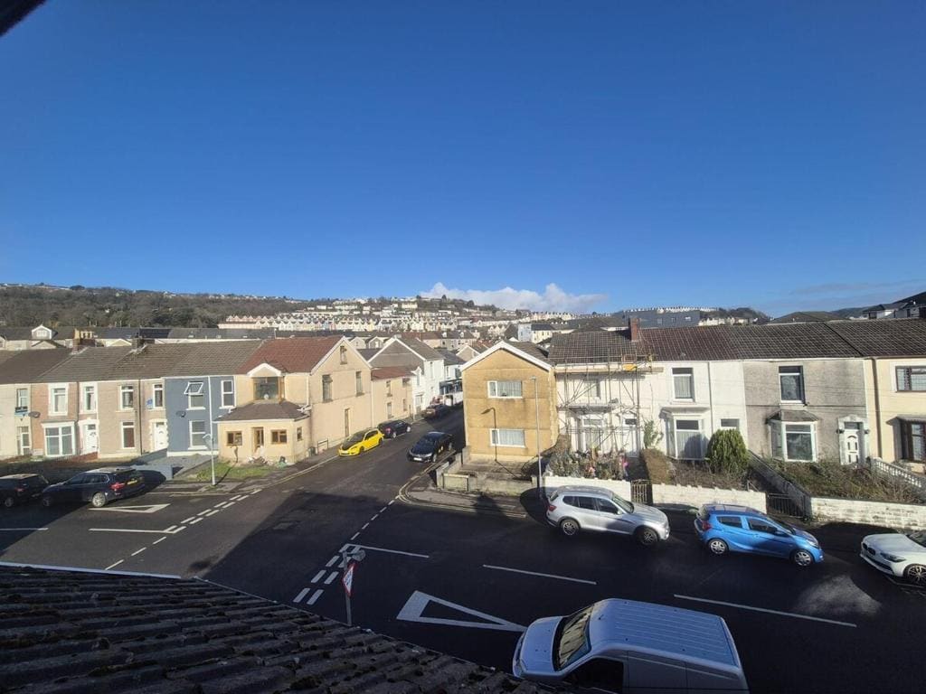 City Centre 6-Bed Swansea Getaway - Main view