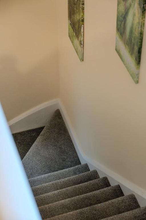 Comfortable 4-Bed Home with Free Parking - View 3