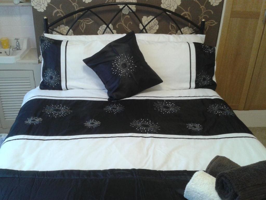 St Hilda Guest House - View 7