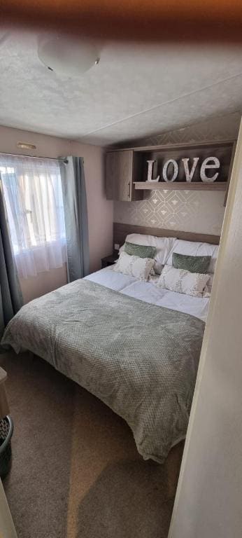 Trecco Bay Cwtch Caravan - View 6