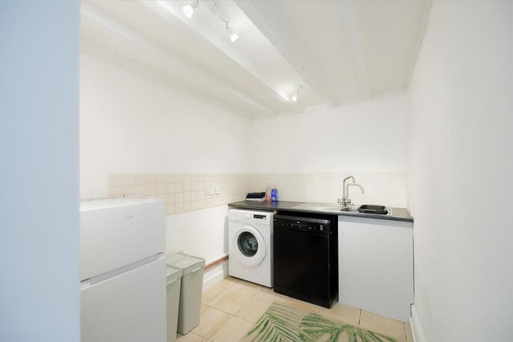 Rhondda Retreat 3-Bedroom House - Main view