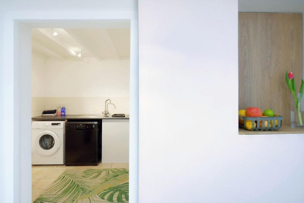 Rhondda Retreat 3-Bedroom House - View 2