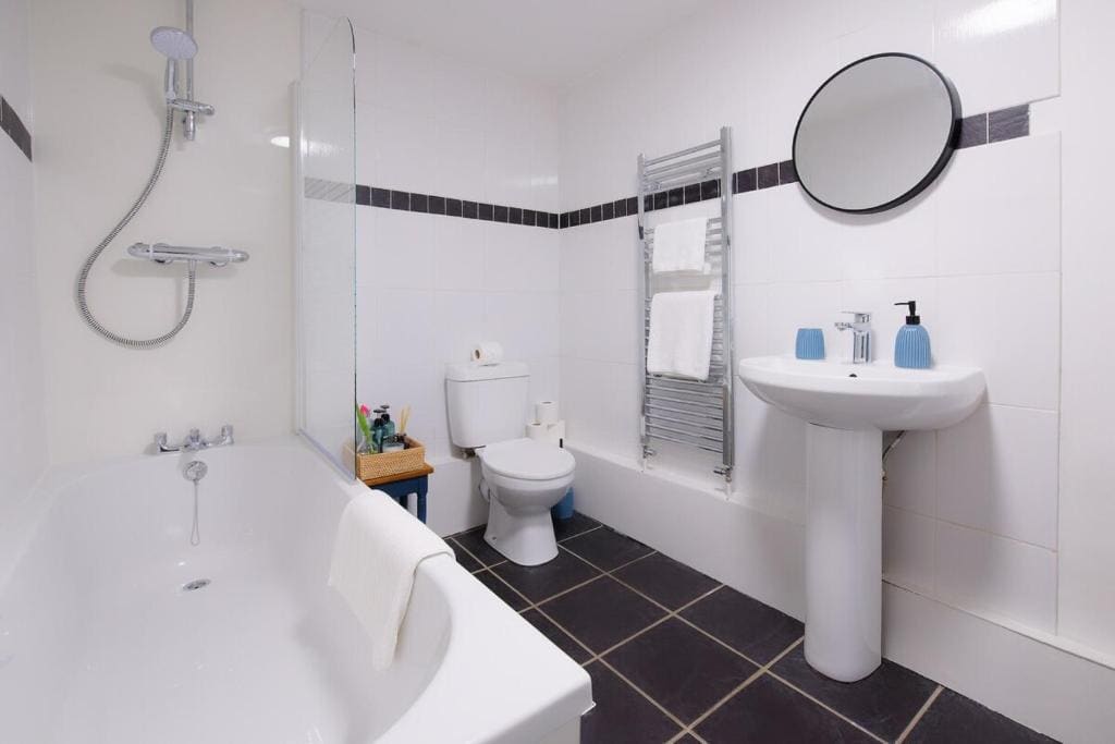 Rhondda Retreat 3-Bedroom House - View 6