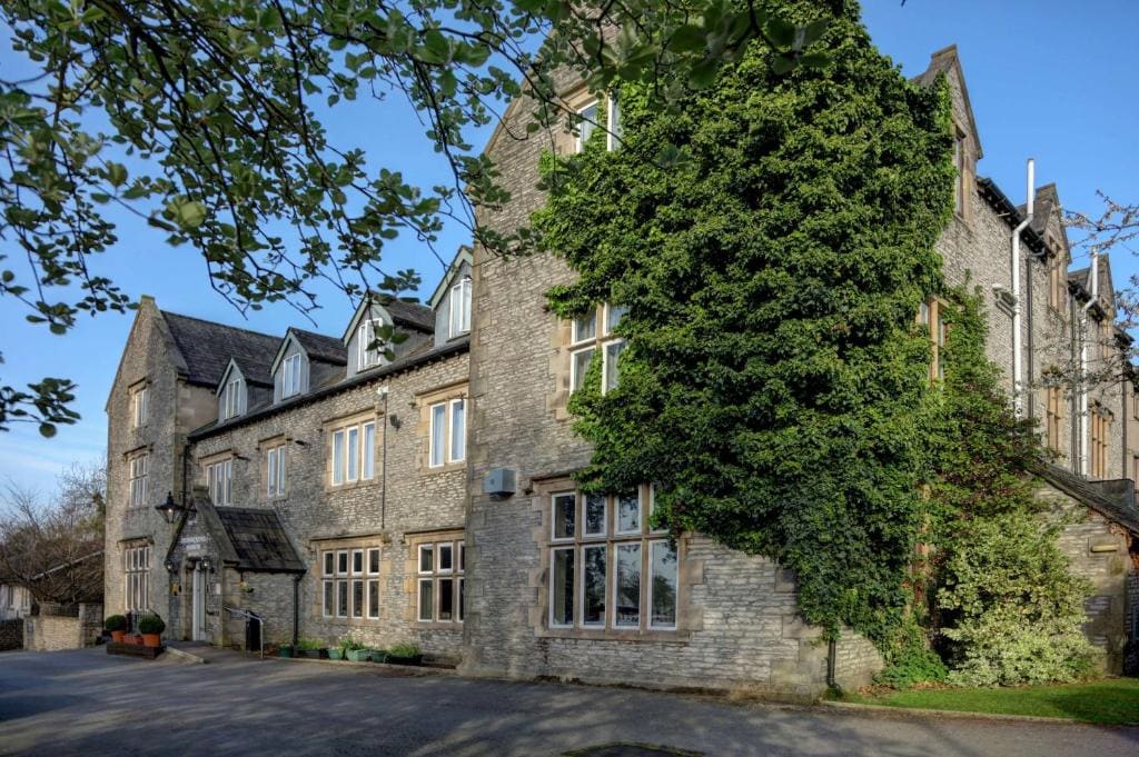 Stonecross Manor Hotel - Main view