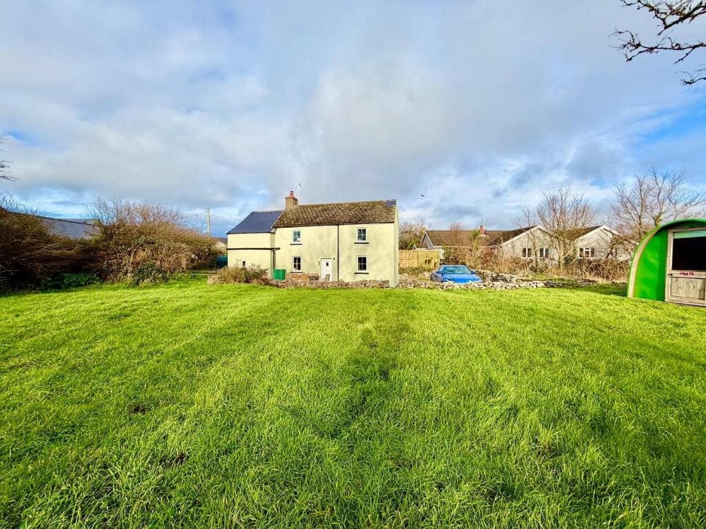 Style 3BR House Jameston | Garden | Near Tenby - View 4