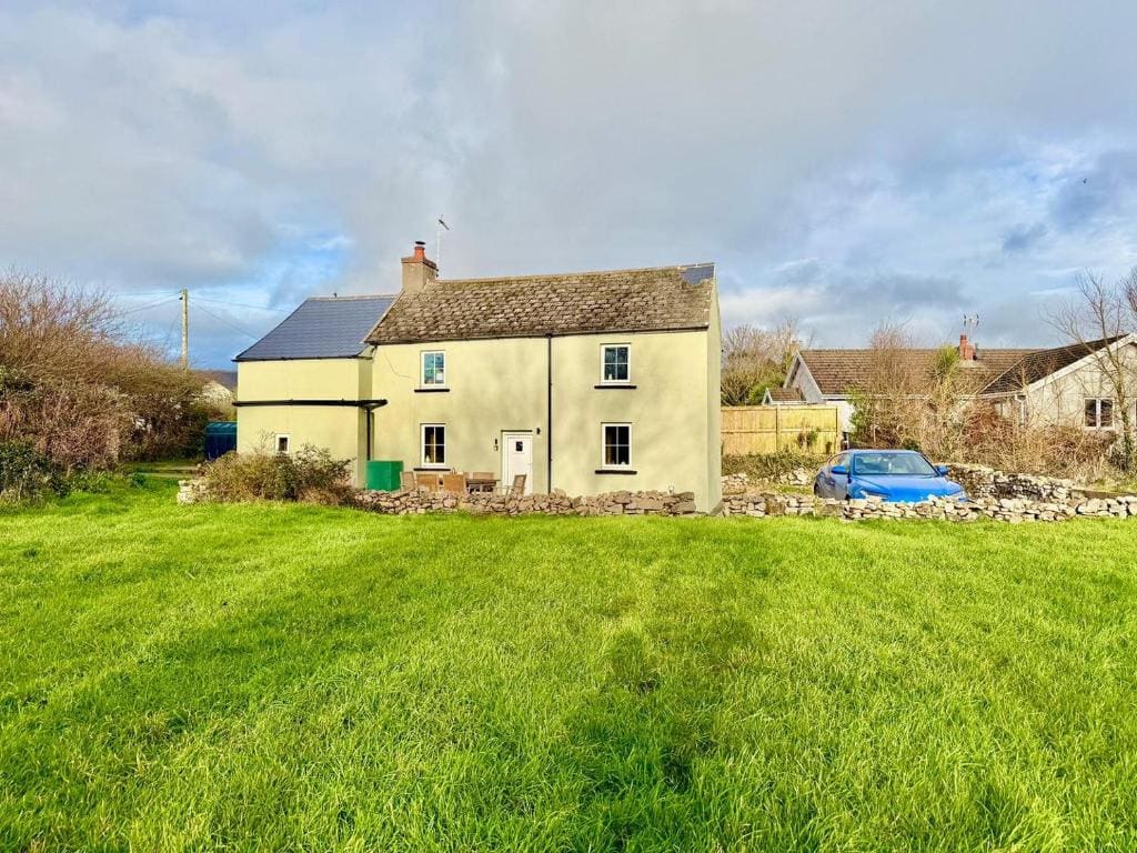 Style 3BR House Jameston | Garden | Near Tenby - View 3