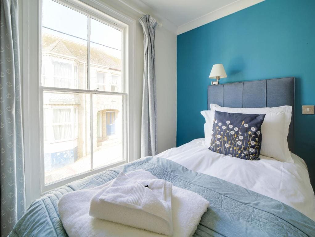The Artist Loft, Ensuite Guest Rooms, Porthleven - View 4