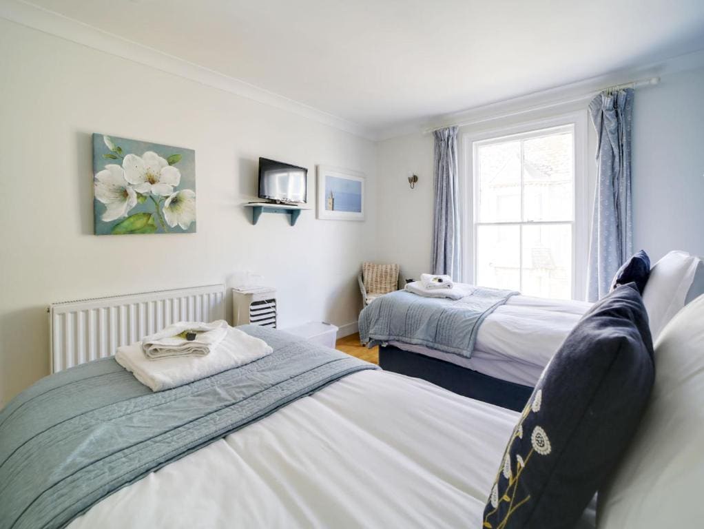 The Artist Loft, Ensuite Guest Rooms, Porthleven - View 2