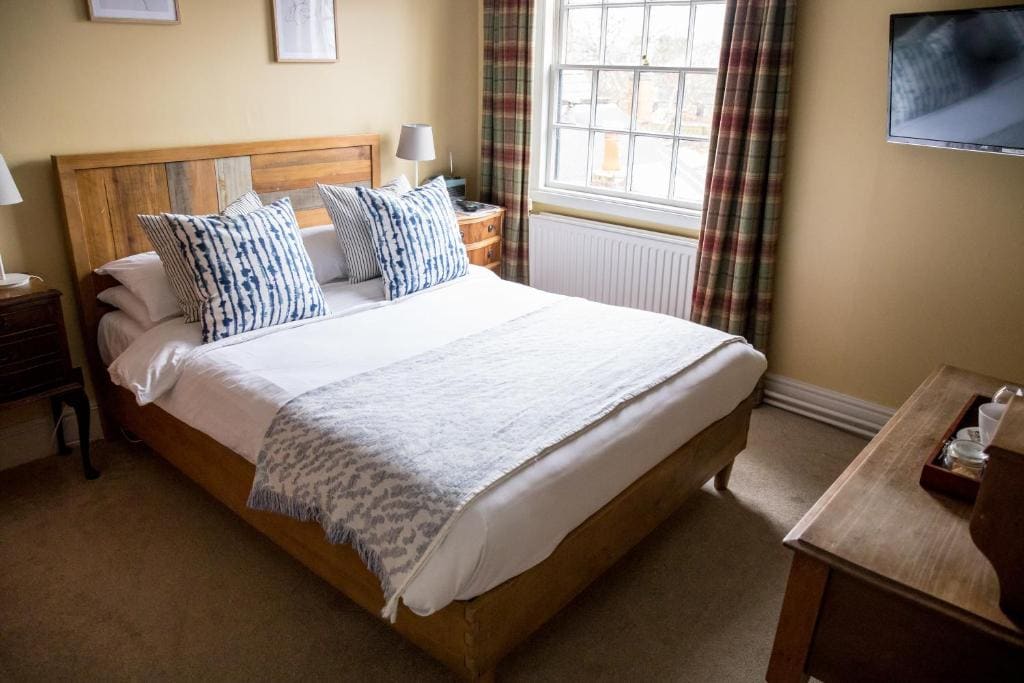The Black Swan Inn - View 7