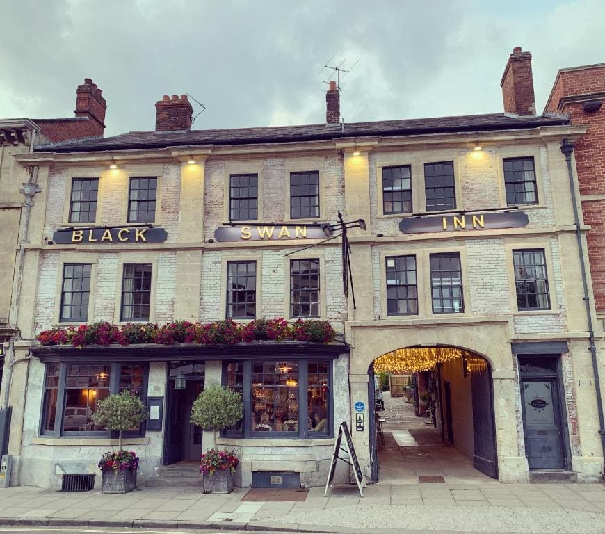 The Black Swan Inn - Main view