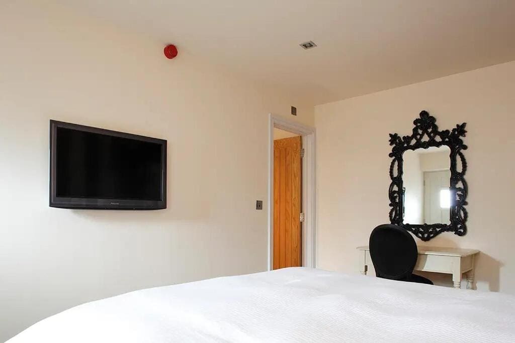 Broad Leys - View 7