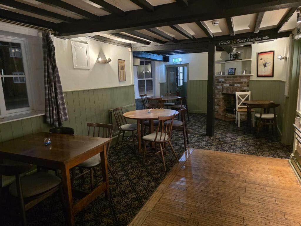 The Bull Hotel — Vue 7