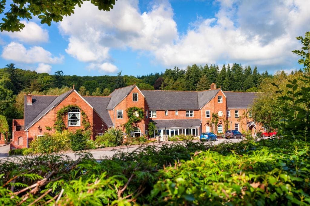 Fox & Hounds Country Hotel - View 2