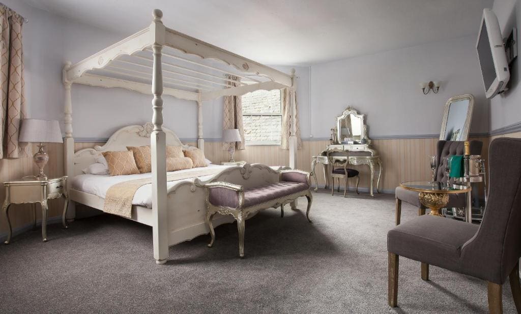 Fox & Hounds Country Hotel - View 3