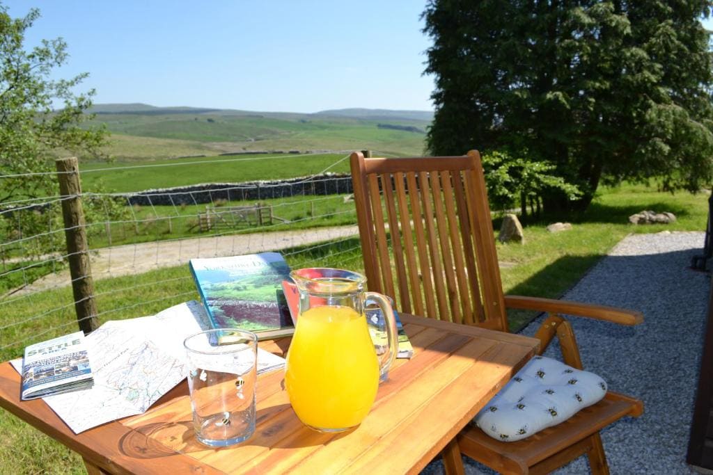 The Hive Lodge Cabin with 3 peak views, Ribblehead, Settle - View 5