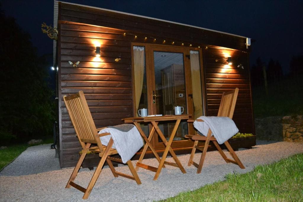The Hive Lodge Cabin with 3 peak views, Ribblehead, Settle - View 7