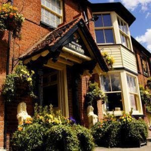The Lion Waddesdon - Main view