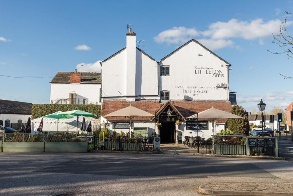 The Littleton Arms - Main view